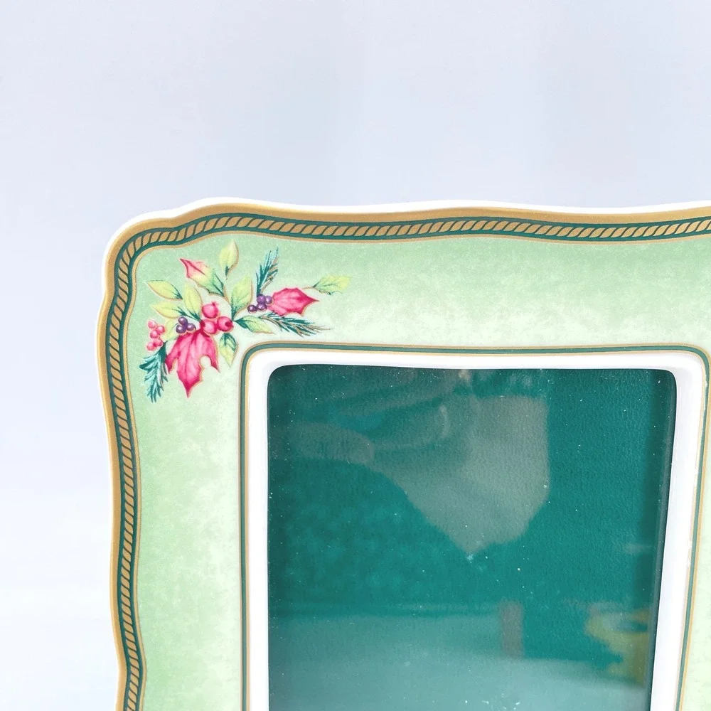Fitz and Floyd Winter Holiday Ceramic Picture Frame Green Holly Gold Trim 4x6